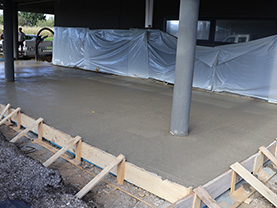 Das Fundament des Bürozubaus in Leibnitz ist betoniert.