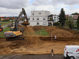 Erdarbeiten zur Erweiterung des Firmenparkplatzes
