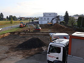 Erdarbeiten zur Vorbereitung für das Aufstellen der Photovoltaikanlage.